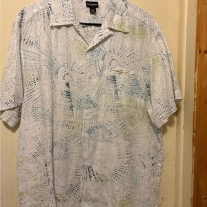 Reunion Men's White and Blue Patterned Shirt size Large